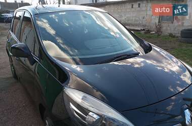Минивэн Renault Scenic 2013 в 