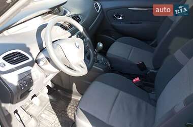 Минивэн Renault Scenic 2013 в 