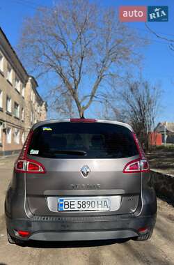 Минивэн Renault Scenic 2011 в 