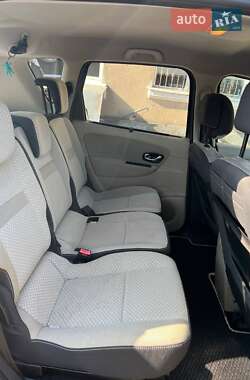 Минивэн Renault Scenic 2011 в 