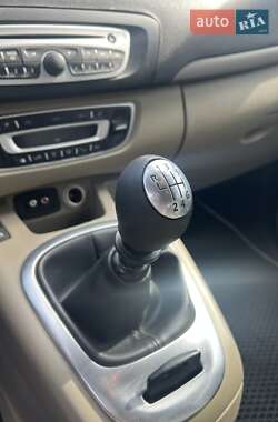 Минивэн Renault Scenic 2011 в 