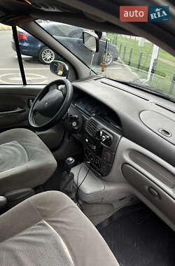 Минивэн Renault Scenic 2003 в 