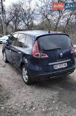 Минивэн Renault Scenic 2010 в 
