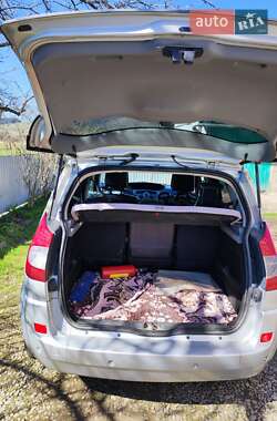 Минивэн Renault Scenic 2009 в 