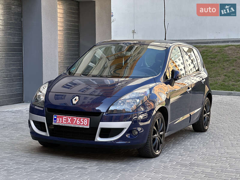 Минивэн Renault Scenic 2009 в 