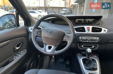 Минивэн Renault Scenic 2009 в 