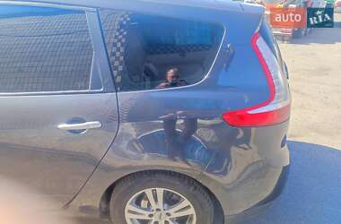 Минивэн Renault Scenic 2011 в 
