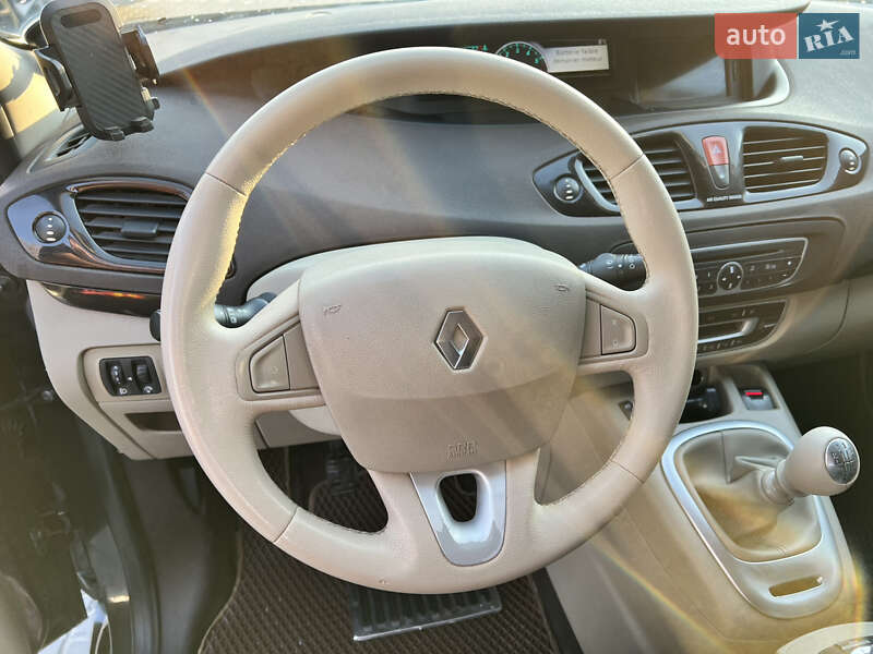 Минивэн Renault Scenic 2011 в Владимире