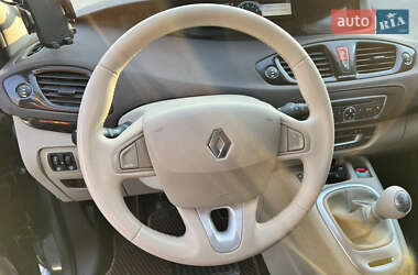 Минивэн Renault Scenic 2011 в 