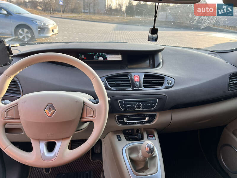 Минивэн Renault Scenic 2011 в Владимире