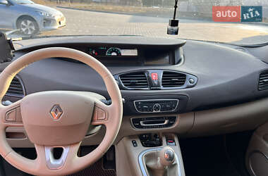 Минивэн Renault Scenic 2011 в 