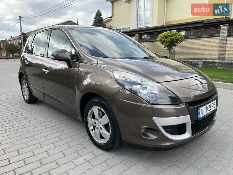 Минивэн Renault Scenic 2009 в 