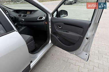Минивэн Renault Scenic 2013 в 