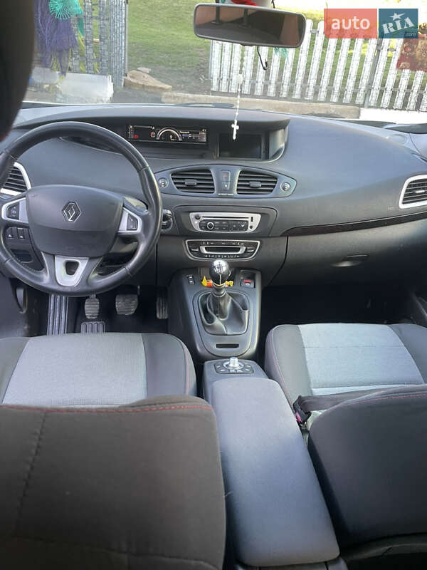 Минивэн Renault Scenic 2012 в Стрелках