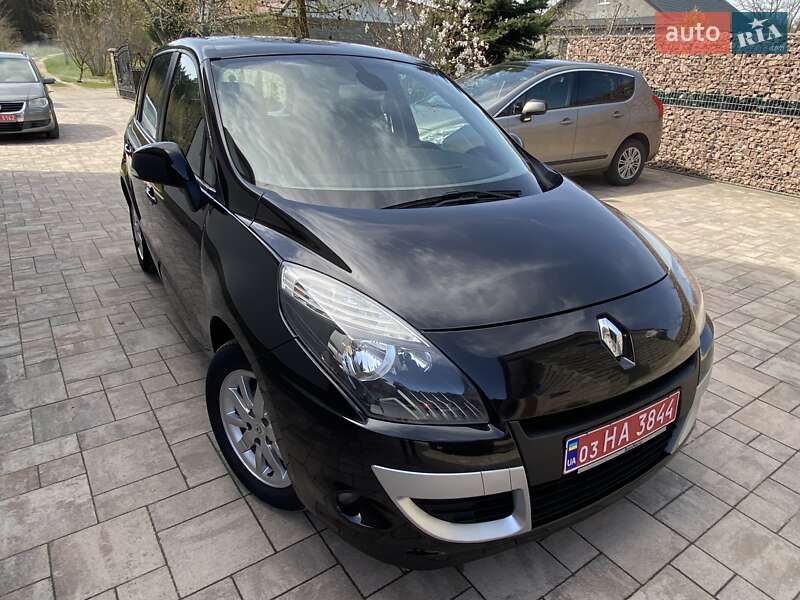 Минивэн Renault Scenic 2010 в 