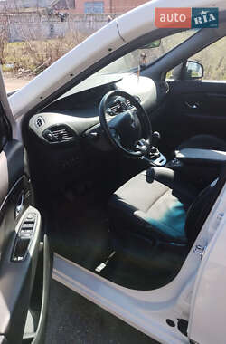 Минивэн Renault Scenic 2015 в 
