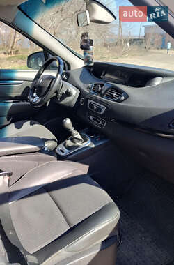 Минивэн Renault Scenic 2015 в 