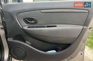 Минивэн Renault Scenic 2011 в 