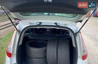 Минивэн Renault Scenic 2015 в 
