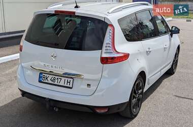 Минивэн Renault Scenic 2015 в 
