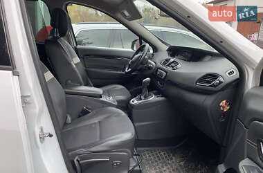 Минивэн Renault Scenic 2012 в 