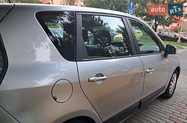Минивэн Renault Scenic 2013 в 