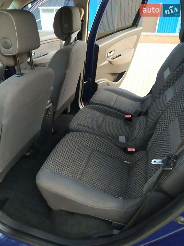 Мінівен Renault Scenic 2011 в Ромнах