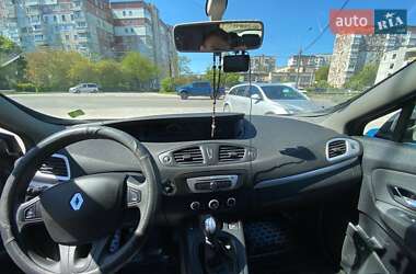 Минивэн Renault Scenic 2015 в 