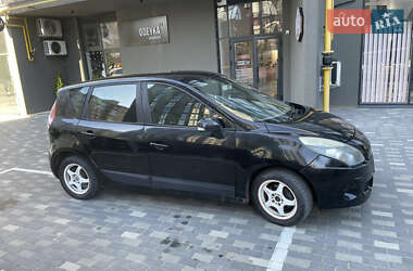 Минивэн Renault Scenic 2011 в 
