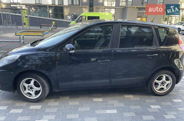 Минивэн Renault Scenic 2011 в 