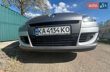 Минивэн Renault Scenic 2010 в 
