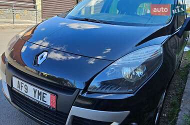 Минивэн Renault Scenic 2012 в 