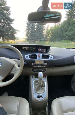 Минивэн Renault Scenic 2010 в 