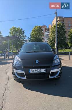 Минивэн Renault Scenic 2011 в 