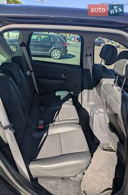 Минивэн Renault Scenic 2011 в 