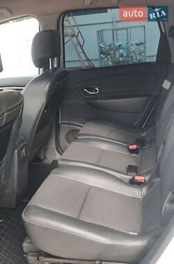 Минивэн Renault Scenic 2015 в 