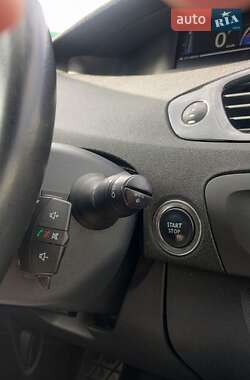 Минивэн Renault Scenic 2015 в 