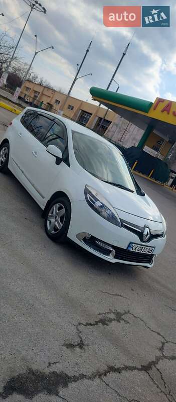Минивэн Renault Scenic 2015 в 