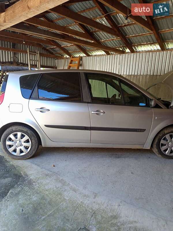 Минивэн Renault Scenic 2005 в Виноградове