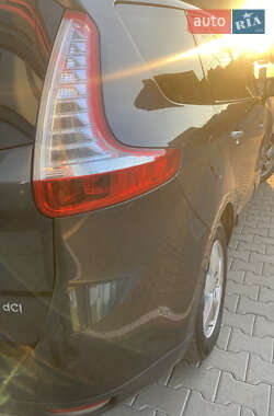 Мінівен Renault Scenic 2011 в 