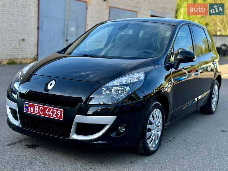Минивэн Renault Scenic 2010 в 