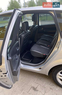 Минивэн Renault Scenic 2005 в 