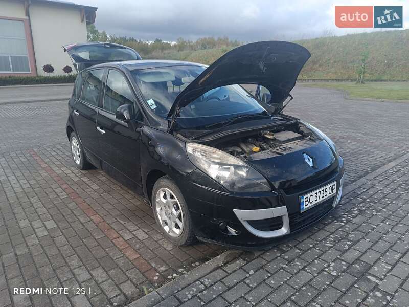 Минивэн Renault Scenic 2011 в 