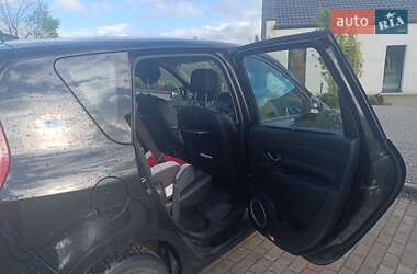 Минивэн Renault Scenic 2011 в 