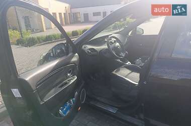 Минивэн Renault Scenic 2011 в 