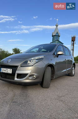 Минивэн Renault Scenic 2010 в 