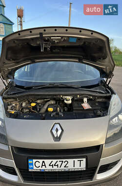 Минивэн Renault Scenic 2010 в 