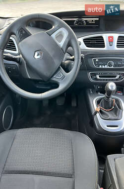 Минивэн Renault Scenic 2010 в 