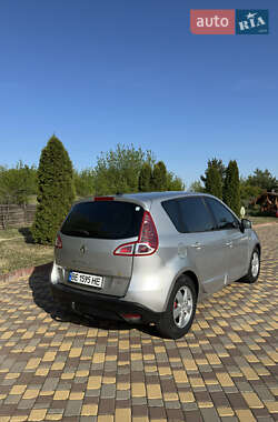 Минивэн Renault Scenic 2009 в 
