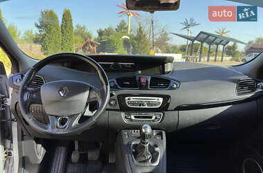 Минивэн Renault Scenic 2009 в 